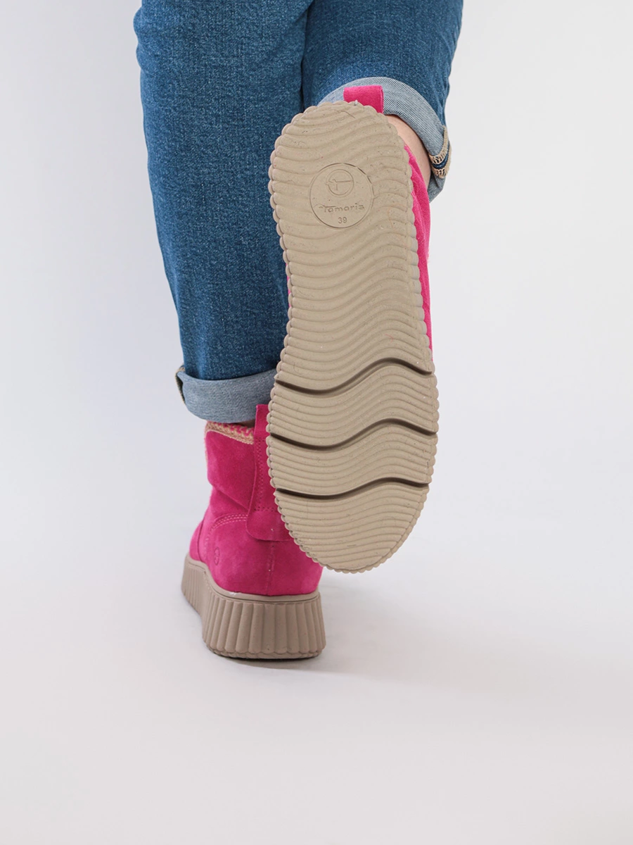 Ботинки цвета фуксии с рельефным протектором